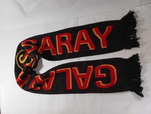 Eskilerden çift taraflı Galatasaray GS atkı. Resimlerdeki haliyle koleksiyon dekorluk kullanimlik