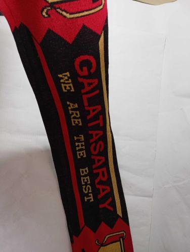 Eskilerden Galatasaray GS atkı. Resimlerdeki haliyle koleksiyon dekorluk kullanimlik