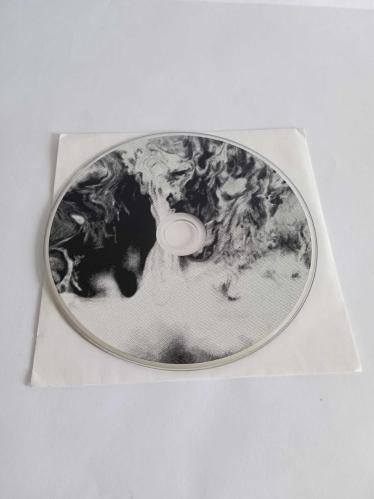 CD Linkin Park a thousand suns albümü. Orijinal. Kartoneti yok. Dinlemeyi etkilemeyen çizikler var, sorunsuz çalışıyor.