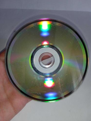 CD Linkin Park a thousand suns albümü. Orijinal. Kartoneti yok. Dinlemeyi etkilemeyen çizikler var, sorunsuz çalışıyor.