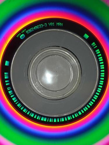 CD Linkin Park a thousand suns albümü. Orijinal. Kartoneti yok. Dinlemeyi etkilemeyen çizikler var, sorunsuz çalışıyor.
