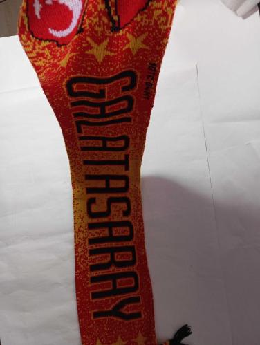 Galatasaray GS atkı. Resimlerdeki haliyle koleksiyon dekorluk kullanimlik