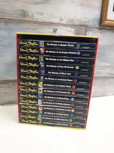 Enid Blyton - Classic Mystery Stories (15 Books) [Box set] [Paperback] by ENİD BLYTON