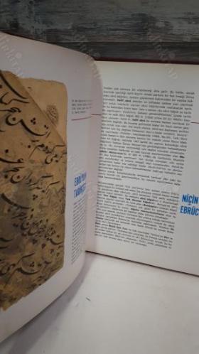 Türk sanatında Ebru = Turkish marbled paper
