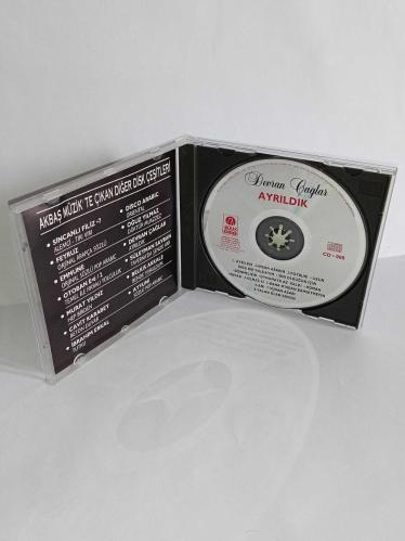 CD Devran Çağlar ayrıldık albümü. Orijinal AKBAŞ Müzik ALMAN baskı dönem albüm. Disk 10 üzerinden 9.8 Tertemiz sorunsuz çalışıyor. NADİR Koleksiyonluk
