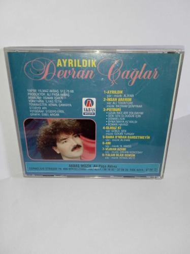 CD Devran Çağlar ayrıldık albümü. Orijinal AKBAŞ Müzik ALMAN baskı dönem albüm. Disk 10 üzerinden 9.8 Tertemiz sorunsuz çalışıyor. NADİR Koleksiyonluk