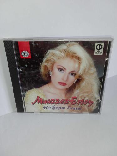 CD Herşeyim Sensin Muazzez Ersoy Her Şeyim sensin albümü. Orijinal 1992 NET SES GmbH ALMAN baskı dönem albüm. Disk 10 üzerinden 9 sorunsuz çalışıyor. ULTRA NADİR Koleksiyonluk