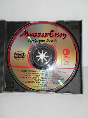 CD Herşeyim Sensin Muazzez Ersoy Her Şeyim sensin albümü. Orijinal 1992 NET SES GmbH ALMAN baskı dönem albüm. Disk 10 üzerinden 9 sorunsuz çalışıyor. ULTRA NADİR Koleksiyonluk