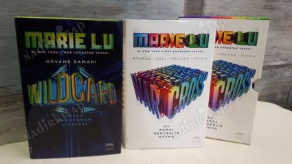 Warcross - Bir Sanal Gerçeklik Oyunu Oyuncu & Wildcard: Joker Oyuncunun Hikayesi 2 Kitap TAKIM / Ciltli-Şömizli