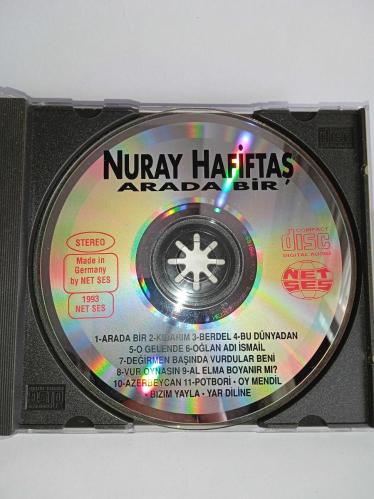 CD Nuray Hafiftaş arada Bir albümü. Orijinal 1993 NET SES GmbH ALMAN baskı dönem albüm. Disk 10 üzerinden 9 sorunsuz çalışıyor. NADİR Koleksiyonluk