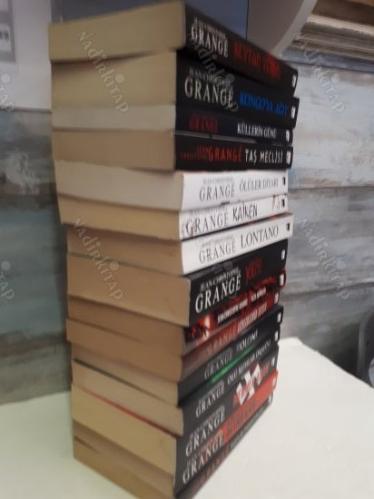 KIZIL KARMA / KÜLLERİN GÜNÜ / KONGO'YA AĞIT / LONTANO / KAİKEN / ÖLÜLER DİYARI / KOLONİ / KURTLAR İMPARATORLUĞU (15 KİTAP SET)