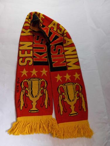 Eskilerden Galatasaray GS atkı. Resimlerdeki haliyle koleksiyon dekorluk kullanimlik