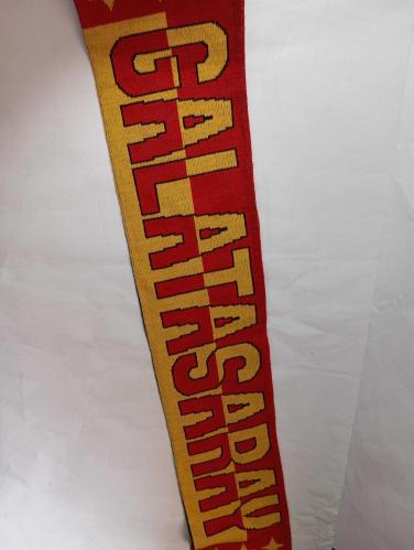 Eskilerden Galatasaray GS atkı. Resimlerdeki haliyle koleksiyon dekorluk kullanimlik