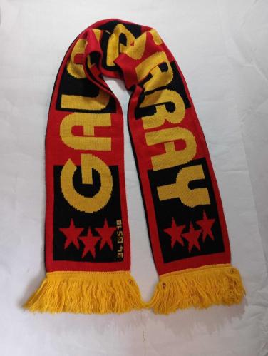 Eskilerden Galatasaray GS atkı. Resimlerdeki haliyle koleksiyon dekorluk kullanimlik