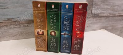 A Game of Thrones (A Game of Thrones, A Storm of Swords, A clash of Kings, A Feast for Crows)