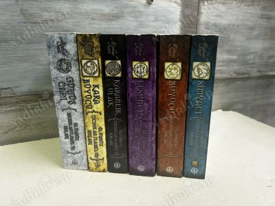 ÖLÜMSÜZ NICHOLAS FLAMEL'İN SIRLARI - SİMYACI / BÜYÜCÜ / EFSUNCU / KARANLIK ULAK / KARA BÜYÜCÜ / GÜMÜŞ CADI (6 KİTAP TAM TAKIM)
