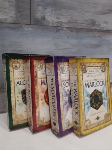 THE WARLOCK -THE SORCERESS - THE MAGICIAN - THE ALCHEMYST 4. CİLT EKSİK