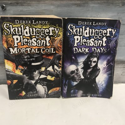SKULDUGGERY PLEASANT DARK DAYS - MORTAL COIL