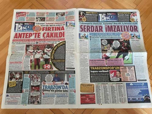 FOTOMAÇ GAZETESİ - 3 EYLÜL 2012 - AH ULAN RIZA - BİNBAŞI - HÜSRAN - RIZA ÇALIMBAY - SELÇUK İNAN - UMUT BULUT - MUSA ÇAĞIRAN - BURAK YILMAZ - ÖMER ŞİŞMANOĞLU - MEHMET TOPAL - MERT GÜNOK - İBRİCİC - MARC JANKO - BAŞIMIZA İŞ AÇAR - KİLİDİ AMRABAT AÇTI - ÇOK YAZIK - FATİH TERİM - LEVENT TÜZEMEN - ZEKİ UZUNDURUKAN - DANY - AMRABAT - HAMİT ALTINTOP - EMRE ÇOLAK - MILAN BAROS - ALBERT RIERA - UJFALUSI - SERDAR KURTULUŞ - BİTİRİM İKİLİ SAHNE ALDI - TOURE GELİYOR - ARENA'DA 50 BİN ASLAN - ARDA TURAN - ABDURRAHİM ALBAYRAK - MERT AYDIN - SAVAŞ ÇORLU - KOLO TOURE - SİMON KJAER - SERKAN YETİŞMİŞOĞLU - METİN KURT - FIRTINA ANTEP'TE ÇAKILDI - SERDAR İMZALIYOR - SÜLEYMAN ABAY - ONUR KIVRAK - SOL BAMBA - CEK - COLMAN - VİTTEK - MEHMET SEDEF - ERKAN ZENGİN - KAMARA - HECTOR CUPER - SERTAN VARDAR - NECMİ PEREKLİ - OLCAY ÇAKIR - SADRİ ŞENER - YUSUF REHA ALP - CENGİZ TOKGÖZ - HİKMET KARAMAN - ÖZÜNE DÖNDÜ KANATLANDI - YANIT BEKLİYOR - KAF-KAF TEK ATTI - 1461 ZİRVEDE - BATUHAN KARADENİZ - UĞUR MELEKE - ALAIX