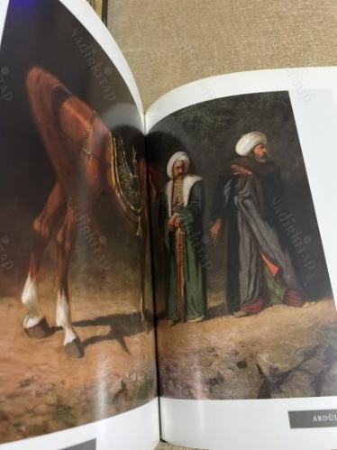 Hanedandan Bir Ressam  Abdülmecid Efendi [ CİLTLİ ŞÖMİZLİ ] 60. yıl kutusunda cd ler ve dia larla