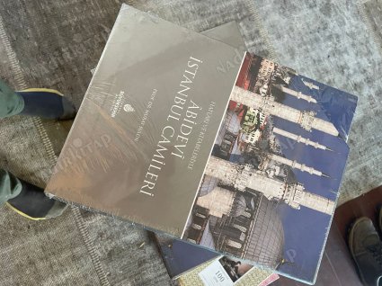 Hatları ve Kitabeleriyle Abidevi İstanbul Camileri ( 2 cilt takım) kutulu