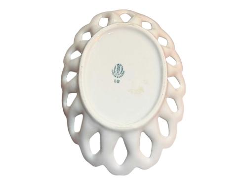 Porselen el boyama ajurlu sunumluk 18,5 cm 13,5 cm 4 cm ölçülerinde