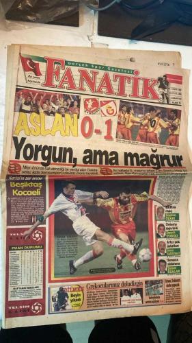 FANATİK SPOR GAZETESİ - TURKISH NEWSPAPER - DOĞUM GÜNÜ HEDİYESİ  - EKSİKSİZ TAM TAKIM GAZETE - 25 EYLÜL 1999 - SAYI:1405 - GALATASARAY - SAMSUNSPOR - HAKAN ŞÜKÜR - HAGİ - MARCIO - SERKAN - K.HAKAN - VURAL - ÜMİT - SUAT - ARİF - AHMET - POPESCU - CAPONE - FATİH TERİM - RIDVAN DİLMEN - JOHNSON - OULARE - MOLDOVAN - BOLİÇ - SERGEN - MOSHOEU - NECİL ÜLGEN - NECATİ BİLGİÇ - ABDULLAH ÇEVRİM - ENGİN VEREL - YUSUF DURSUN - AZİZ YILDIRIM - CEMAL AYDIN - BRIEGEL - NAZMİ AVLUCA - ŞEREF EROĞLU - HAKKI BAŞAR - FATİH BAKAR - HAMZA YERLİKAYA - OSMAN TANBURACI - TEMEL ÖZALAK - COŞKUN ÖZARI - İSMET TONGO - VEDAT DANACI - BU VATAN - GERÇEK SPOR GAZETESİ - FANATIK - HEPİMİZİN - ASLAN 1-0 SAMSUN’U DEVİRDİ - HAGİ KRALLIĞA OYNADI - MARCIO GİRDİ PENALTI YAPTIRDI - KIRAN KIRANA - DİLMEN BEYİN YIKADI - FENER PUSUYA YATTI - GOLCÜLERİM BENİM - GAZİANTEPSPOR CİDDİ RAKİP - HEPİNİZE GÜVENİYORUM - DEREAĞZI ŞENLENDİ - JOHNSON’A KART UYARISI - YEDEKLERE KIRIK NOT - BOLİÇ İÇİN TOP RIDVAN’DA - KARTAL’IN ZOR SINAVI - BEŞ