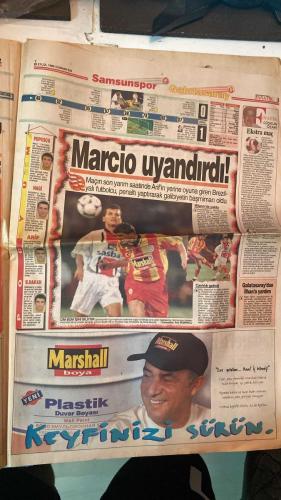 FANATİK SPOR GAZETESİ - TURKISH NEWSPAPER - DOĞUM GÜNÜ HEDİYESİ  - EKSİKSİZ TAM TAKIM GAZETE - 25 EYLÜL 1999 - SAYI:1405 - GALATASARAY - SAMSUNSPOR - HAKAN ŞÜKÜR - HAGİ - MARCIO - SERKAN - K.HAKAN - VURAL - ÜMİT - SUAT - ARİF - AHMET - POPESCU - CAPONE - FATİH TERİM - RIDVAN DİLMEN - JOHNSON - OULARE - MOLDOVAN - BOLİÇ - SERGEN - MOSHOEU - NECİL ÜLGEN - NECATİ BİLGİÇ - ABDULLAH ÇEVRİM - ENGİN VEREL - YUSUF DURSUN - AZİZ YILDIRIM - CEMAL AYDIN - BRIEGEL - NAZMİ AVLUCA - ŞEREF EROĞLU - HAKKI BAŞAR - FATİH BAKAR - HAMZA YERLİKAYA - OSMAN TANBURACI - TEMEL ÖZALAK - COŞKUN ÖZARI - İSMET TONGO - VEDAT DANACI - BU VATAN - GERÇEK SPOR GAZETESİ - FANATIK - HEPİMİZİN - ASLAN 1-0 SAMSUN’U DEVİRDİ - HAGİ KRALLIĞA OYNADI - MARCIO GİRDİ PENALTI YAPTIRDI - KIRAN KIRANA - DİLMEN BEYİN YIKADI - FENER PUSUYA YATTI - GOLCÜLERİM BENİM - GAZİANTEPSPOR CİDDİ RAKİP - HEPİNİZE GÜVENİYORUM - DEREAĞZI ŞENLENDİ - JOHNSON’A KART UYARISI - YEDEKLERE KIRIK NOT - BOLİÇ İÇİN TOP RIDVAN’DA - KARTAL’IN ZOR SINAVI - BEŞ