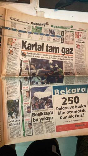 FANATİK SPOR GAZETESİ - TURKISH NEWSPAPER - DOĞUM GÜNÜ HEDİYESİ  - EKSİKSİZ TAM TAKIM GAZETE - 26 EYLÜL 1999 - SAYI:1406 - BEŞİKTAŞ - KOCAELİSPOR - ERTUĞRUL - MÜNCH - İLKER - BRIEGEL - AHMED DURSUN - SERDAR - SHORUNMU - YASİN - SELLAMİ - STINGACIU - ZEKİ - NAZMİ AVLUCa - ŞEREF EROĞLU - HAKKI BAŞAR - HAMZA YERLİKAYA - GÜVEN TANER - TAYLAN UYGUR - DOĞAN BABACAN - YEMEN EKŞİOĞLU - METİN TÜKENMEZ - RAHMAN SAĞIROĞLU - BU VATAN - GERÇEK SPOR GAZETESİ - FANATIK - HEPİMİZİN - KARTAL BÜYÜYÜ BOZDU - KARTALI ERTUĞRUL UÇURDU - SÖKE SÖKE - KARTAL TAM GAZ - BEŞİKTAŞ’A BU YAKIŞIR - HAVAYA GİRDİLER - KOCAELİ’NE DESTEK - AVRUPA ŞAMPİYONU NAZMİ AVLUCa - DURAN TOP BECERİSİ - ELEMTEREFİS - SÜPER SOLAK İŞBAŞINDA - CİM BOM MAÇ FAZLASIYLA LİDER - FENERBAHÇE ALTAY ÖNÜNDE - BEŞİKTAŞ DENİZLİSPOR’U HAVALANDIRDI - BRUNO’DA PROBLEM YOK - BAŞKAN YILDIRIM’DAN SON UYARI - MAZERET İSTEMEM - TARAFTAR BAŞARI İSTİYOR - ZORLU MAÇLAR GALATASARAY ROBOT GİBİ - CHELSEA GALİP - HERTHA BERABERE - BEŞİKTAŞ - KOCAELİSPOR - 1-0 -