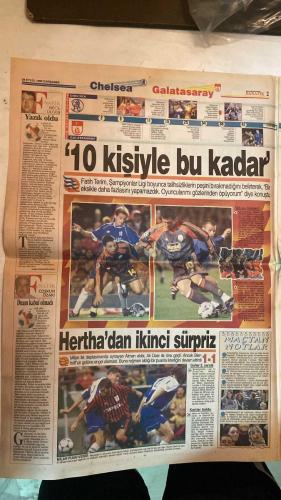 FANATİK SPOR GAZETESİ - TURKISH NEWSPAPER - DOĞUM GÜNÜ HEDİYESİ  - EKSİKSİZ TAM TAKIM GAZETE - 29 EYLÜL 1999 - SAYI:1410 - GALATASARAY - CHELSEA - HERTHA BERLIN - MILAN - TAFFAREL - HAGİ - HAKAN ÜNSAL - ARİF - LEBOEUF - PETRESCU - DESCHAMPS - WISE - DESAILLY - OGÜN - OULARE - PREKO - MOLDOVAN - BOLİÇ - MURAT YAKIN - RIDVAN DİLMEN - RÜŞTÜ - CEMİL TURAN - ALİ YILDIRIM - NECİL ÜLGEN - MEHMET Y. YILMAZ - COŞKUN ÖZARI - İSMET TONGO - OSMAN TANBURACI - OĞUZ DİZER - VEDAT DANACI - YUSUF DURSUN - BU VATAN - GERÇEK SPOR GAZETESİ - FANATIK - HEPİMİZİN - TAFFAREL’İN İHANETİ - YAZIK OLDU - DUAM KABUL OLMADI - TALİHİN BÖYLESİ - KADERİMSE GÜLERİM - GALATASARAY YENİLGİYİ HAKETMEDİ - İNGİLİZLER’İN ÇİRKİN TEZGAHI - MILAN-HERTHA 1-1 - OGÜN’DEN SONRA OULARE DE SAKAT - TAYFUR: KARTAL BRIEGEL’LE GÜZEL - FENER’E İKİNCİ DARBE - BİZE GÜVENİN - ZAFFER BİZİM OLACAK - MR’I ÇEKİLDİ - MORALİ BOZUK - SAKATLIKTAN KURTULAMIYOR - OYNAMASI İMKANSIZ - PREKO’NUN AZ DA OLSA UMUDU VAR - GOLCÜLER HAZIR - ÖZÜR DİLEYEN MURAT
