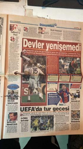 FANATİK SPOR GAZETESİ - TURKISH NEWSPAPER - DOĞUM GÜNÜ HEDİYESİ  - EKSİKSİZ TAM TAKIM GAZETE - 30 EYLÜL 1999 - SAYI:1411 - FENERBAHÇE - MTK BUDAPEŞTE - OGÜN - PREKO - SAFFET - OULARE - MOLDOVAN - BOLİÇ - MURAT YAKIN - RIDVAN DİLMEN - RÜŞTÜ - CEMİL TURAN - ALİ YILDIRIM - GALATASARAY - CHELSEA - HAGİ - HAKAN ŞÜKÜR - HAKAN ÜNSAL - ARİF - TAFFAREL - BRUNO - TERİM - VIALLI - MUSTAFA DENİZLİ - NECİL ÜLGEN - MEHMET Y. YILMAZ - COŞKUN ÖZARI - İSMET TONGO - OSMAN TANBURACI - OĞUZ DİZER - METİN TÜKENMEZ - EROL DEMİRKOL - VEDAT DANACI - YUSUF DURSUN - BU VATAN - GERÇEK SPOR GAZETESİ - FANATIK - HEPİMİZİN - MACARLAR İDDİALI GELDİ - MÜJDE: OGÜN VE PREKO İLK 11’DE - YİNE UEFA OYUNU - AL GİBİ GOLÜMÜZ VERİLMEDİ - BUNUN HESABI SORULACAK - TAFFAREL ATILMASA CHELSEA 6 GOL YERDİ - BURSA ÜZERİNDEKİ ÖLÜ TOPRAĞINI ATTI - EFES PİLSEN BOLOGNA ÖNÜNDE TUTUNAMADI - BU GOL DEĞİL Mİ? - TRABZON SÜPER OLACAK - ANKARAGÜCÜ-ATLETICO MADRID 0-3 - GALATASARAY’A 10 PUAN UZAK DEĞİL - HERTHA DAHA ORGANİZE - GERİYE GİDİŞ YOK