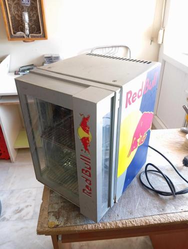 Red bull mini buzdolabı.CALİSMİYİYOR.. BU ŞEKİLDE TARAFIMA GELDİ. SORUN NEDİR BİLGİM YOK