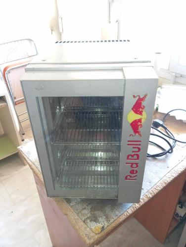 Red bull mini buzdolabı.CALİSMİYİYOR.. BU ŞEKİLDE TARAFIMA GELDİ. SORUN NEDİR BİLGİM YOK