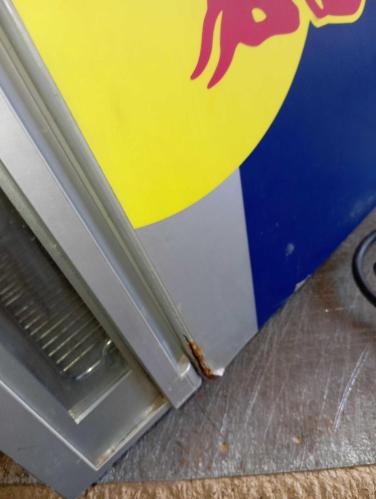Red bull mini buzdolabı.CALİSMİYİYOR.. BU ŞEKİLDE TARAFIMA GELDİ. SORUN NEDİR BİLGİM YOK