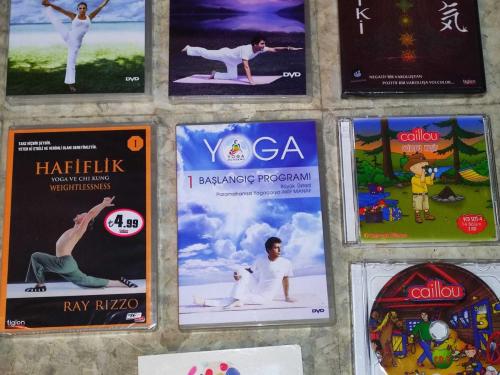 20773-ZAYIFLMAK İÇİN DVD+HAFİFLİK DVD+YOGA DVD+ÇAKRA DVD+İSMAİL BÜLBÜL DVD+4 CD CAİLLOU VCD+MÜZİK CDSİ