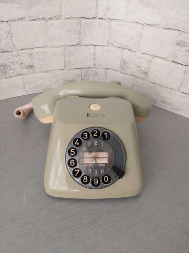Nadir Metal Tabanlı 1960'lar Siemens FeTAp Çevirmeli Telefon - Orijinal 