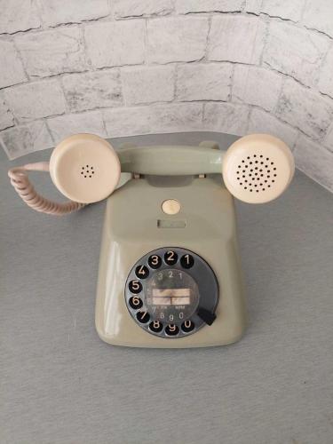 Nadir Metal Tabanlı 1960'lar Siemens FeTAp Çevirmeli Telefon - Orijinal 