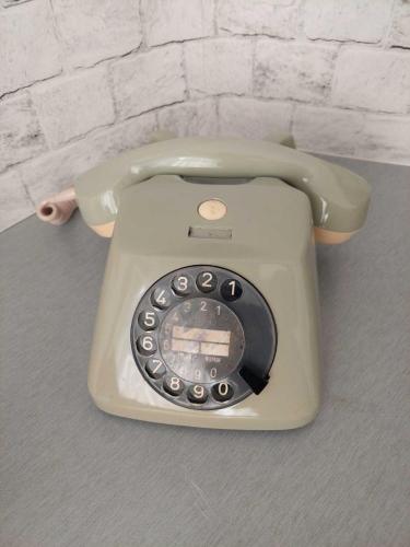 Nadir Metal Tabanlı 1960'lar Siemens FeTAp Çevirmeli Telefon - Orijinal 