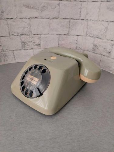 Nadir Metal Tabanlı 1960'lar Siemens FeTAp Çevirmeli Telefon - Orijinal 
