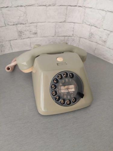 Nadir Metal Tabanlı 1960'lar Siemens FeTAp Çevirmeli Telefon - Orijinal 