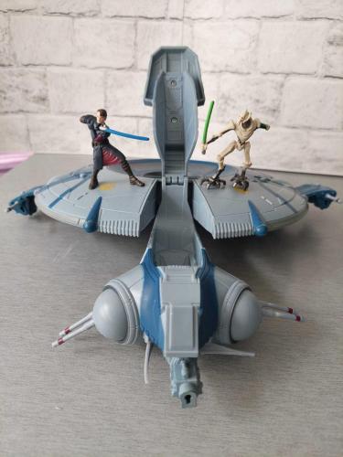 2010 Hasbro Star Wars Klon Savaşları Ayrılıkçı Droid Savaş Gemisi + 2 Figür
