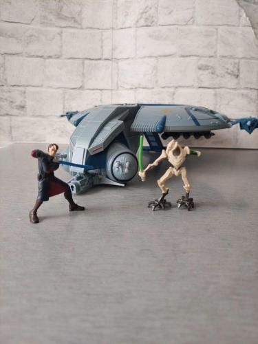 2010 Hasbro Star Wars Klon Savaşları Ayrılıkçı Droid Savaş Gemisi + 2 Figür