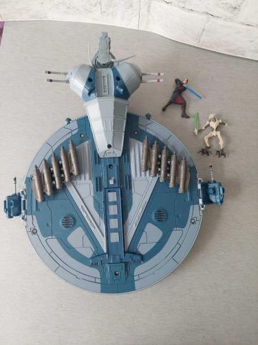 2010 Hasbro Star Wars Klon Savaşları Ayrılıkçı Droid Savaş Gemisi + 2 Figür
