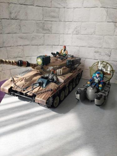 Koleksiyonluk Büyük Boy Askeri Tank, Bot, Atv ve Asker Figürleri Lotu (Haliyle)